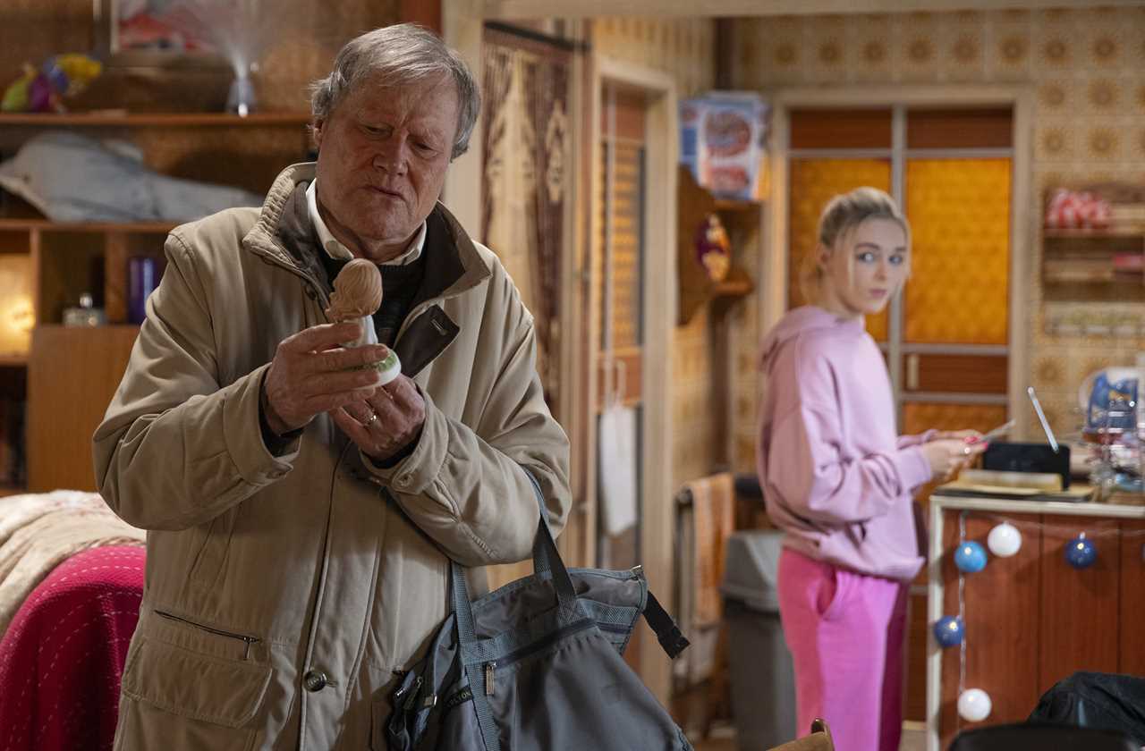 Coronation Street: Why Roy Cropper is Behind Bars