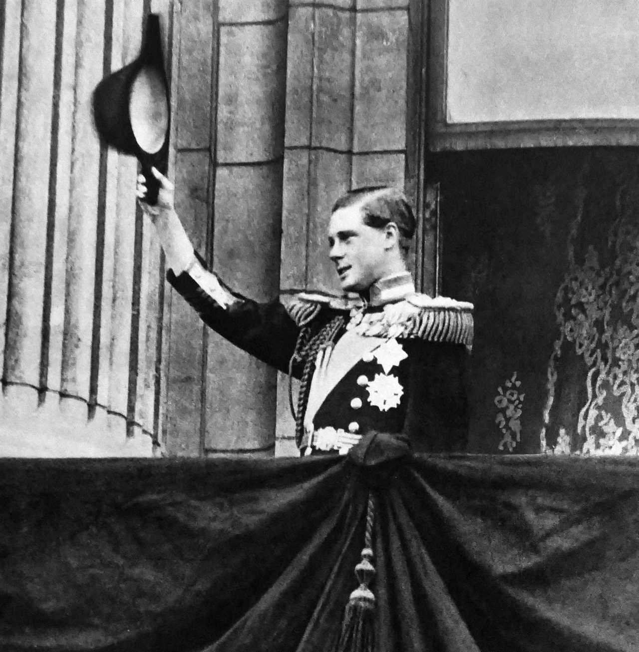 Prince Harry compared to Edward VIII by royal historian