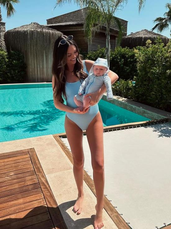 Love Island star Kendall Rae Knight wows fans in swimsuit just 2 months after giving birth