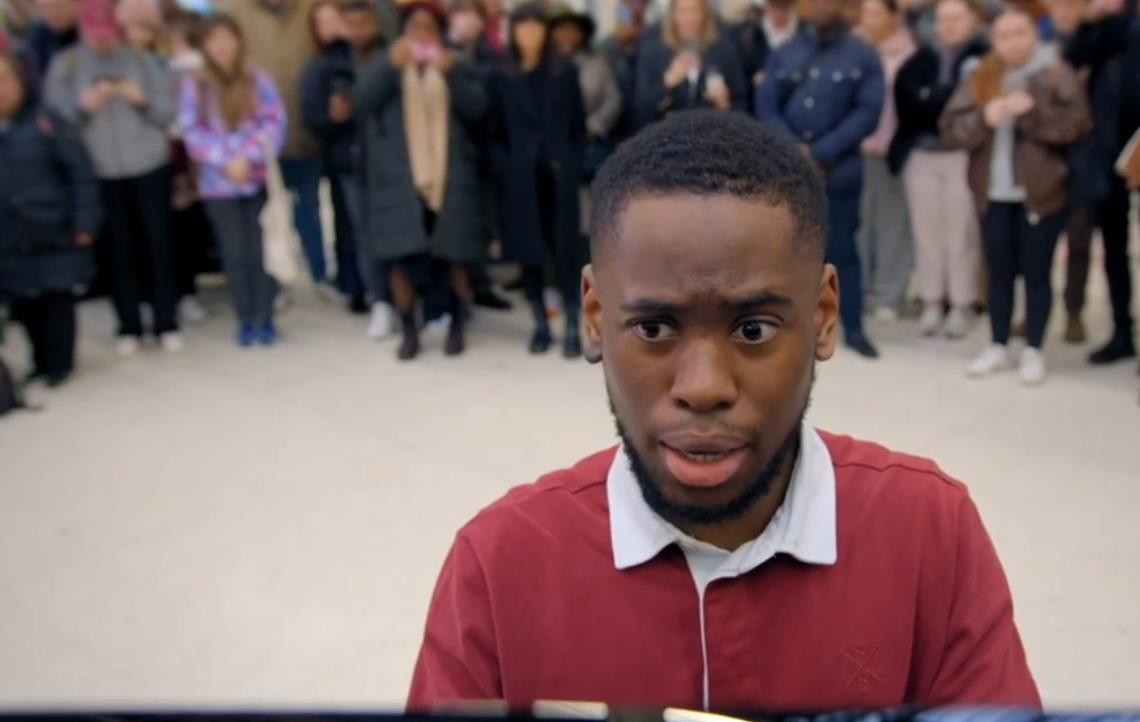 The Piano on Channel 4: Young Pianist Stuns Crowd with Unique Vocal Performance