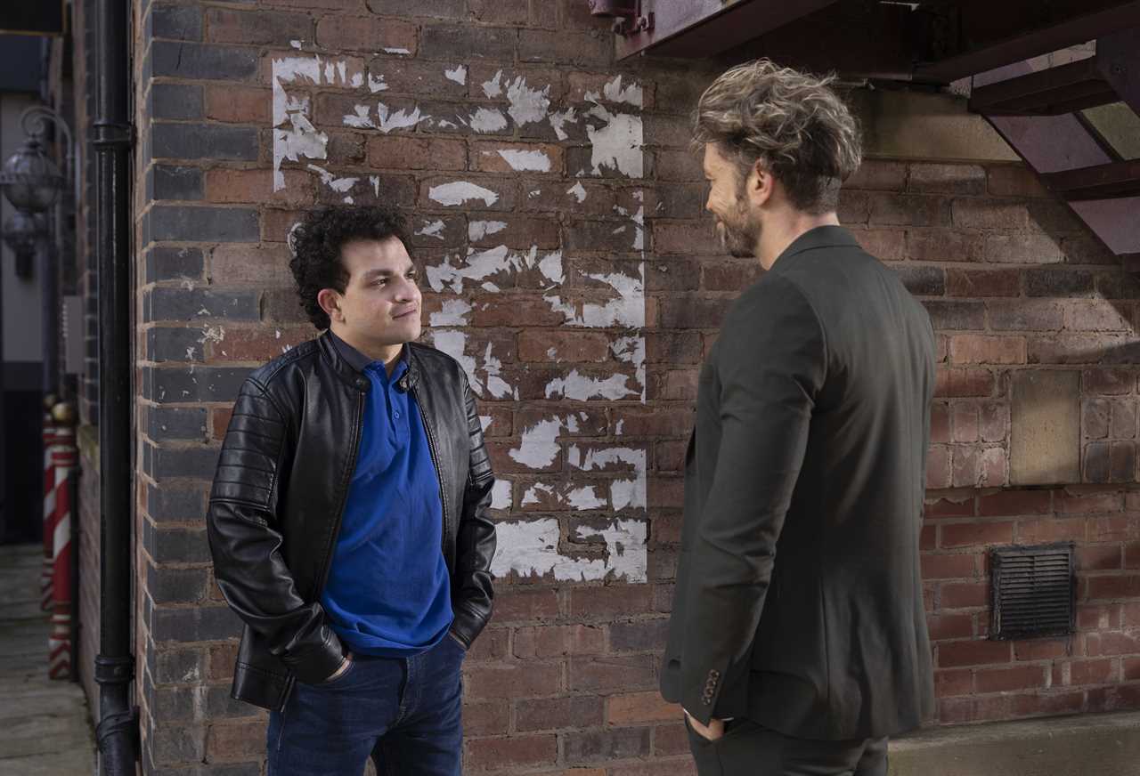Simon Barlow's exit storyline revealed as cult leader Rowan makes shock move in Coronation Street