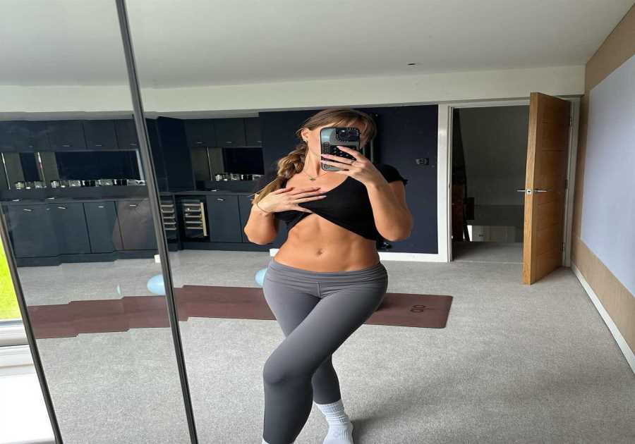 Love Island Star Georgia Steel Shows Off Abs in York Home After Gale Twins Discuss 'Feud'