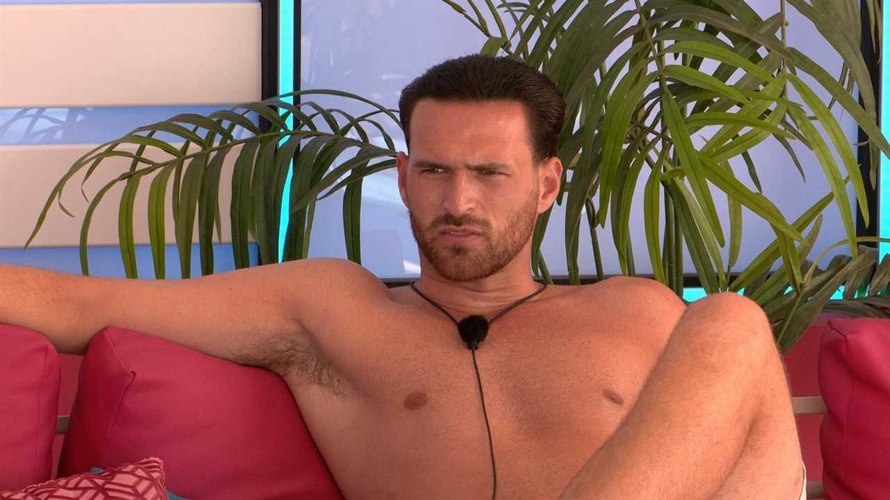 Love Island: New Bombshell Matilda Reveals Connection to Ronnie Vint