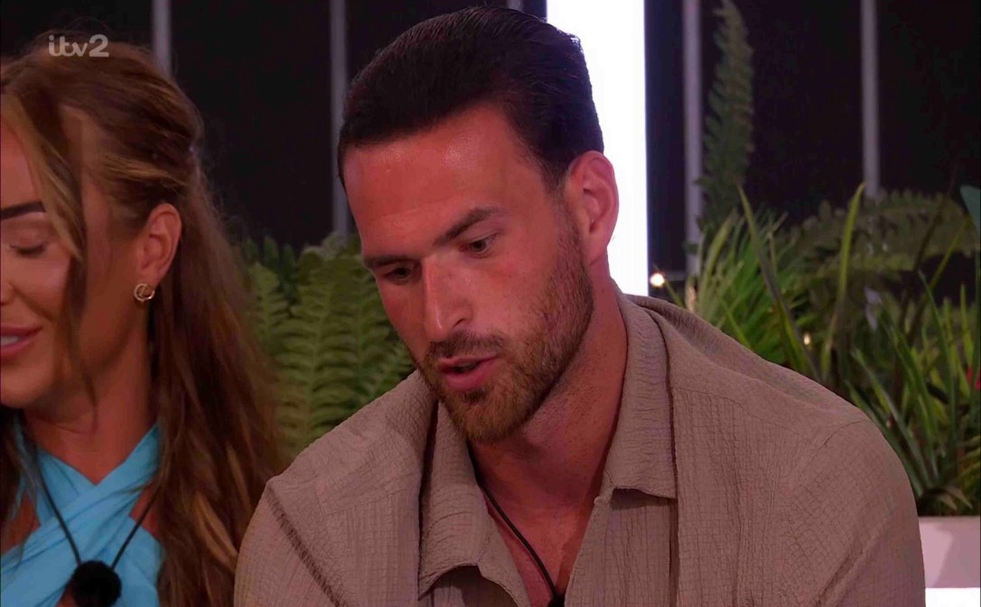 Love Island drama: Jess criticizes Ronnie for pursuing Harriett, reigniting love triangle