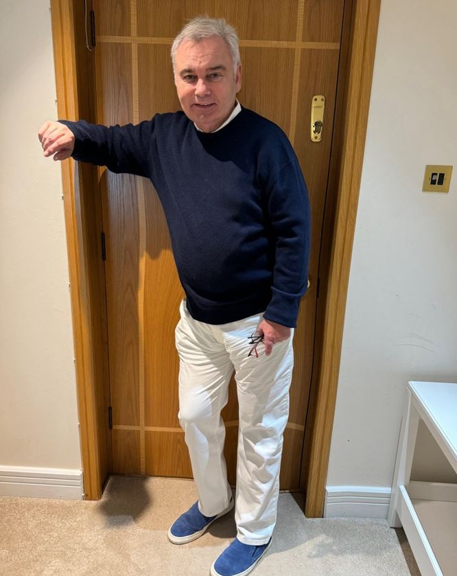 Eamonn Holmes sparks concern with honest message to fan after standing without walking frame