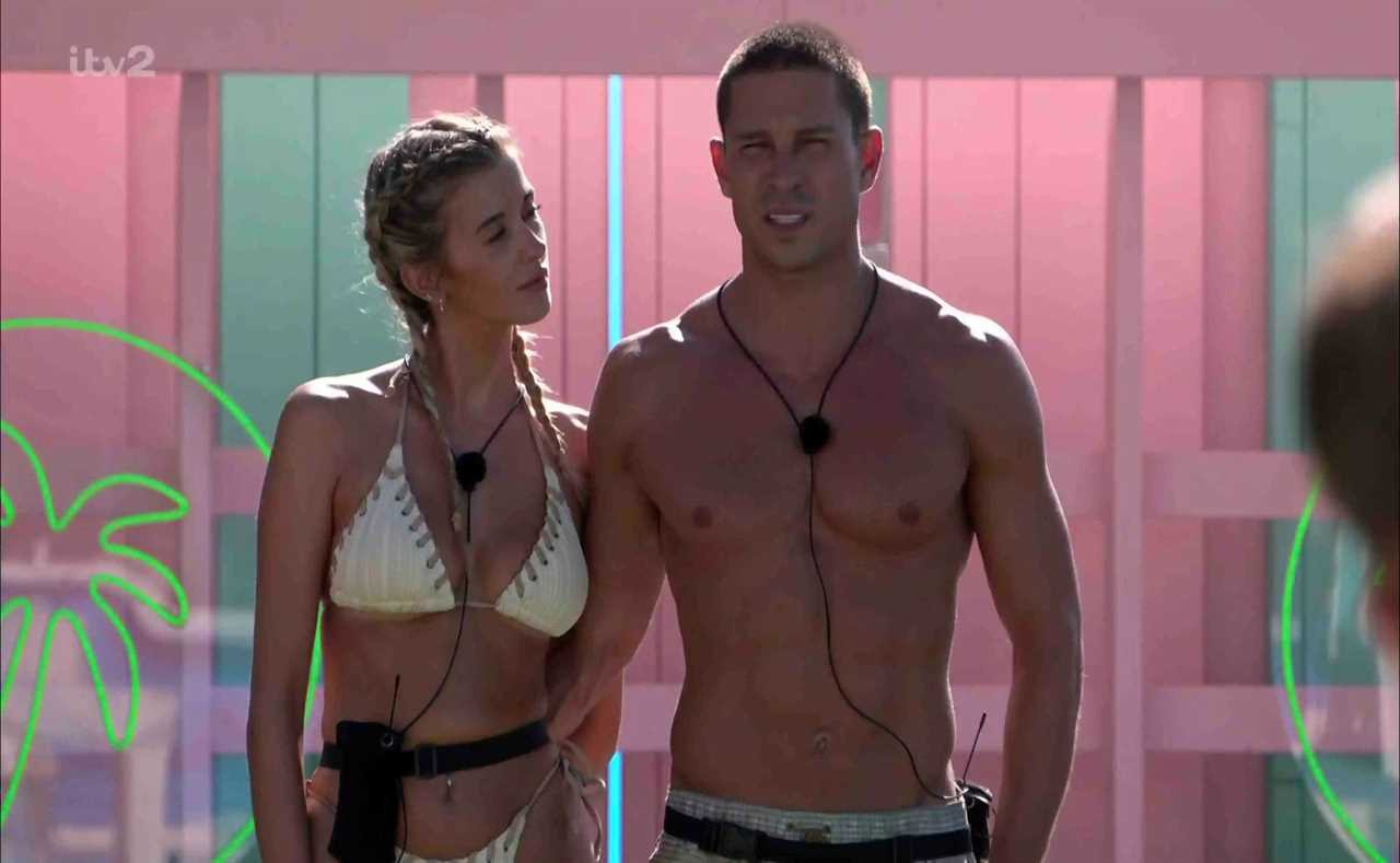 Love Island Drama: Couple Realizes They Won't Win After Bosses Drop Huge Hint