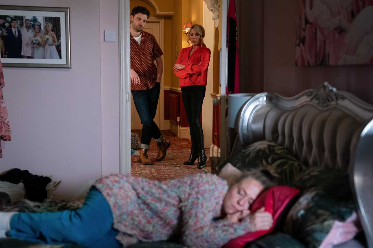 Linda Carter's Life Hangs in the Balance in EastEnders