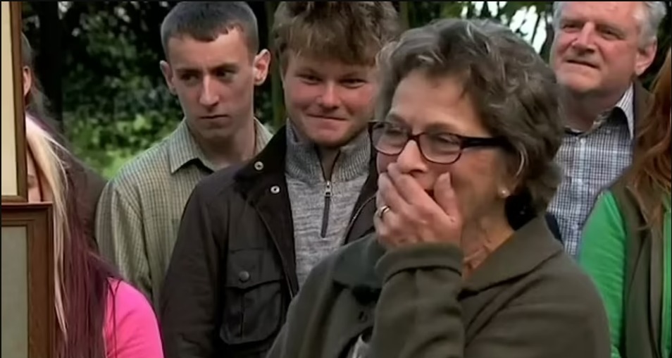 Antiques Roadshow Guest Overwhelmed by Valuation of Late Grandmother's Teapot