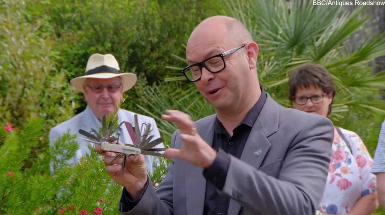 Antiques Roadshow Expert Accidentally Stabs Himself with Knife on TV