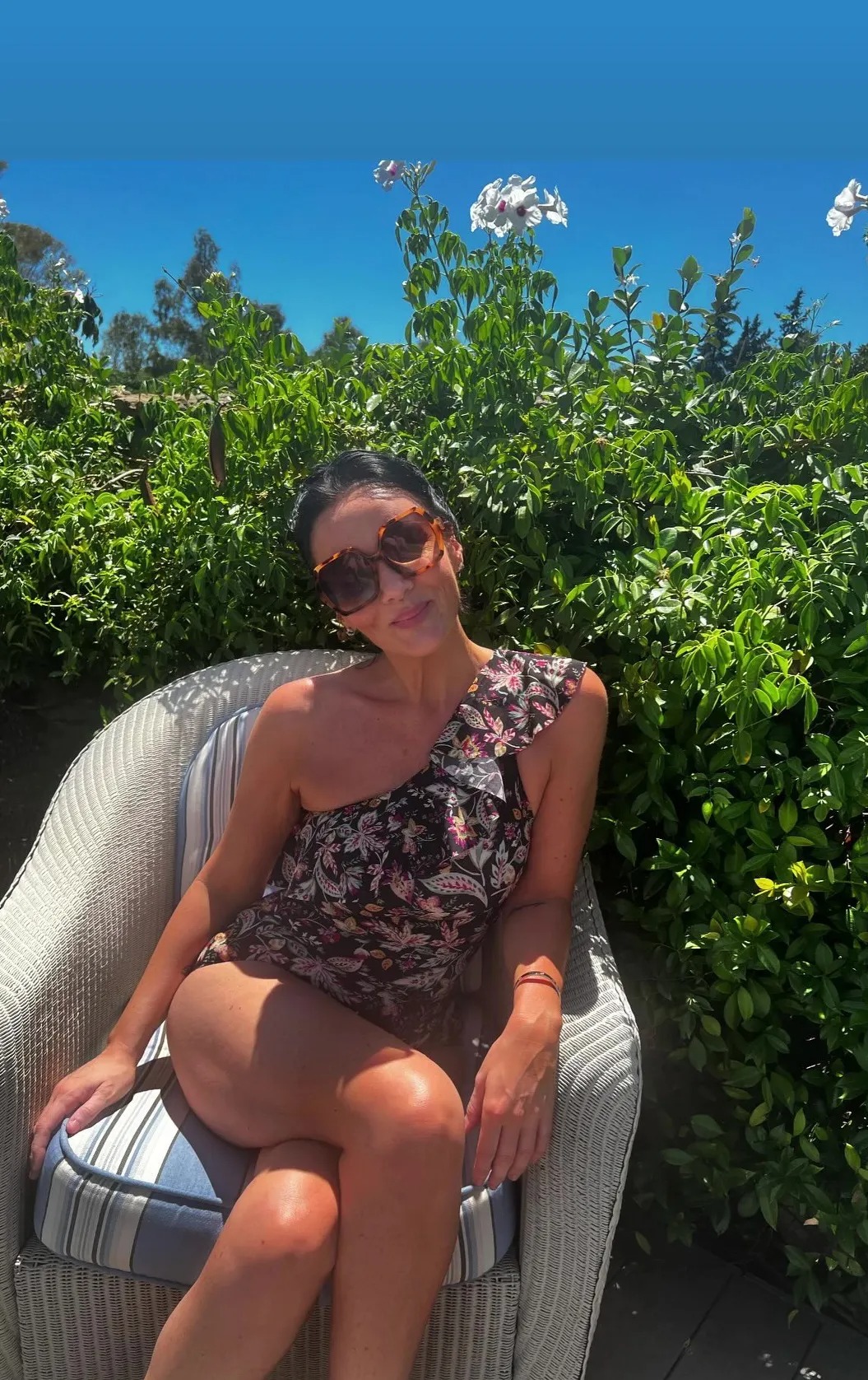 Martine McCutcheon stuns in one-shoulder swimsuit on holiday