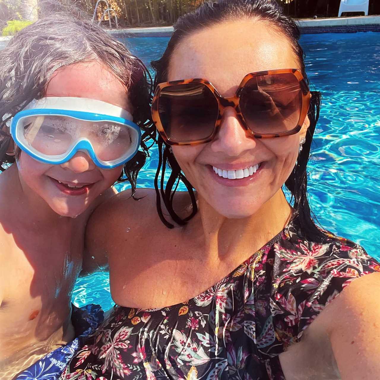 Martine McCutcheon stuns in one-shoulder swimsuit on holiday