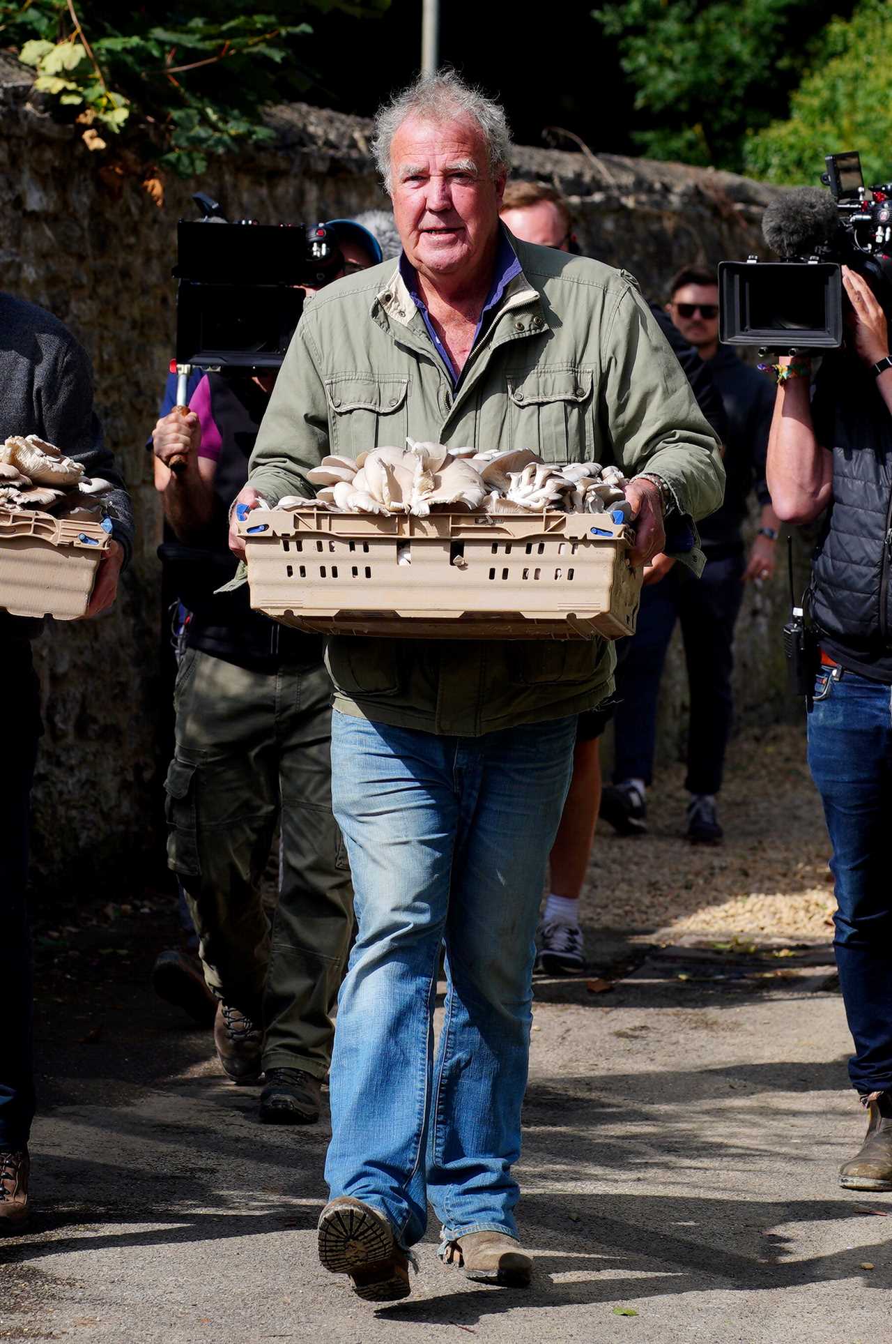 Jeremy Clarkson unveils limited edition beer to celebrate completion of harvest