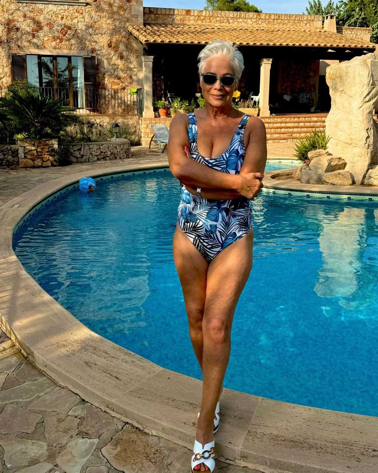 Denise Welch wows fans with slim swimsuit snap