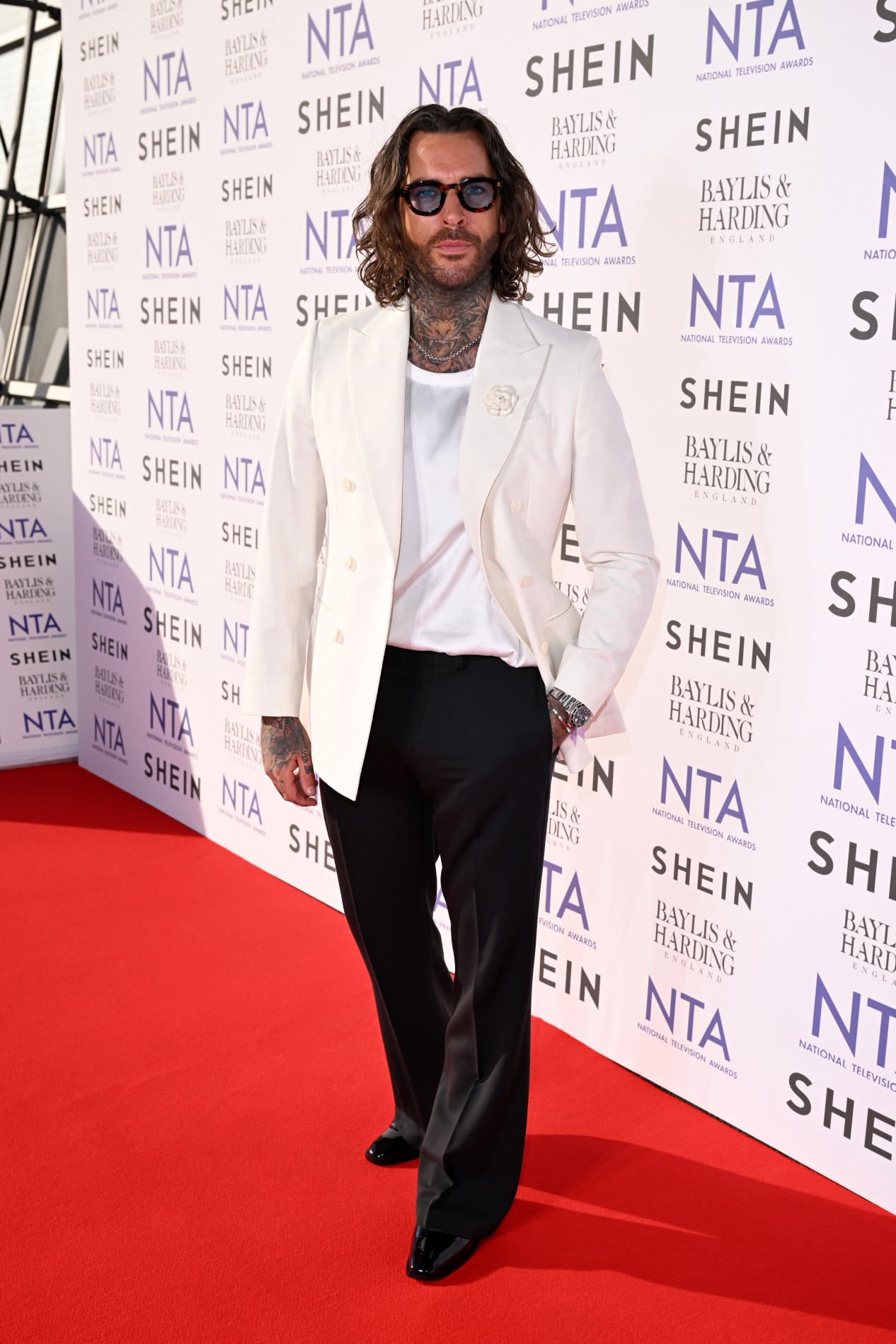 Pete Wicks seen getting close to Strictly pro at NTAs before show premiere