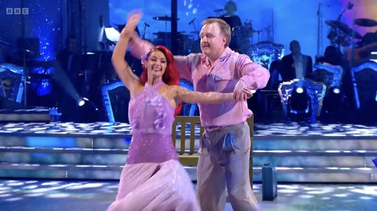 Blind Strictly Star Chris McCausland Receives Standing Ovation for Foxtrot Performance