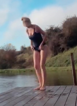 Jeremy Clarkson's Girlfriend Lisa Hogan Makes a Splash During Wild Swim