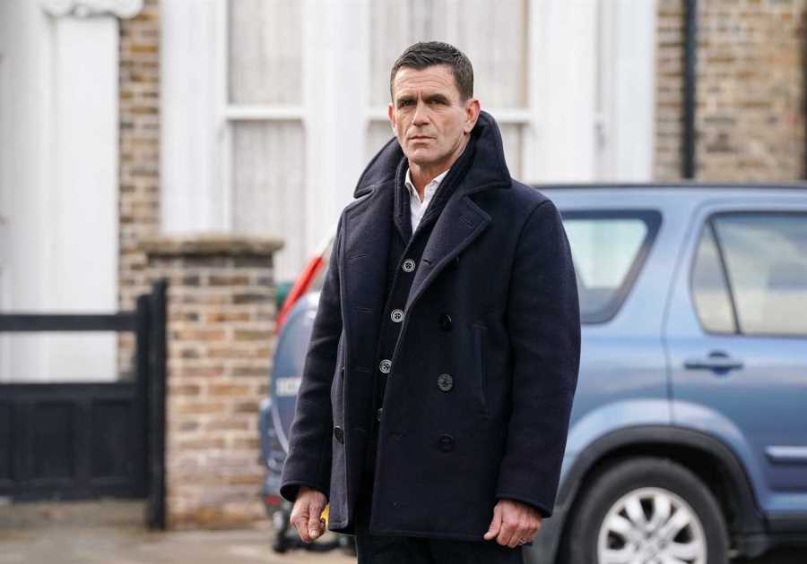 EastEnders viewers call for axe of 'hypocritical' character