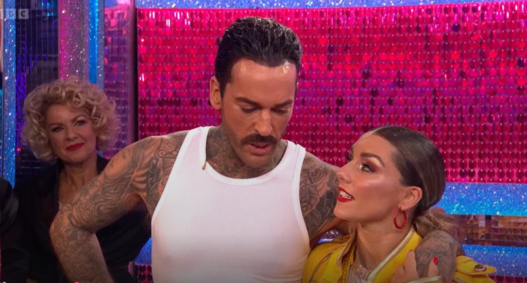 Strictly Come Dancing: Pete Wicks apologises to partner after flawed Freddie Mercury routine