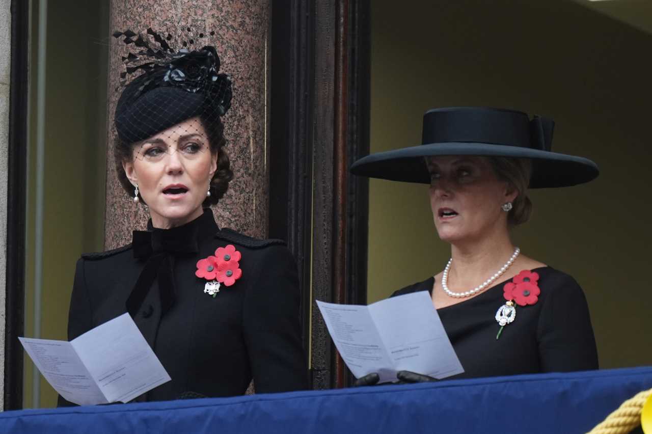 Kate Middleton pays tribute at Remembrance Sunday memorial service