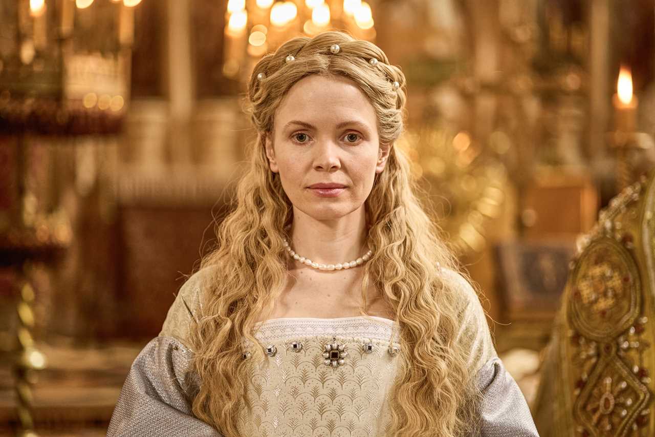 Wolf Hall’s Kate Phillips Opens Up About Postpartum Experience