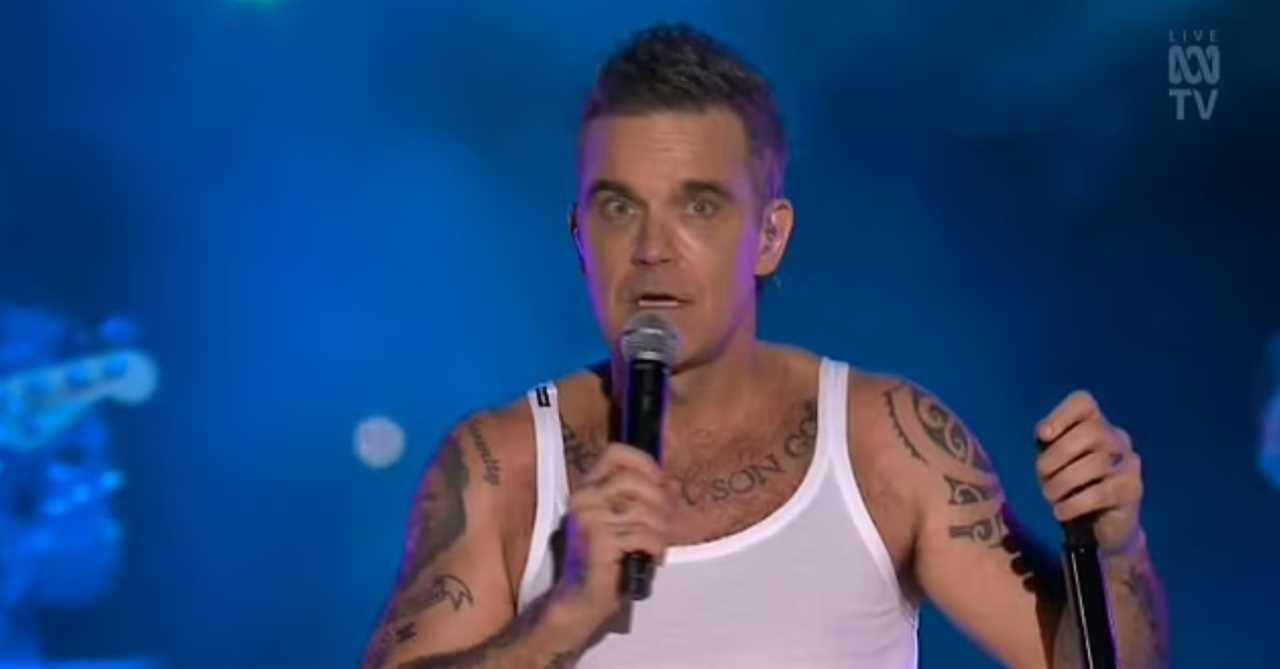 Robbie Williams Calls Out Audience Member During NYE Gig in Australia