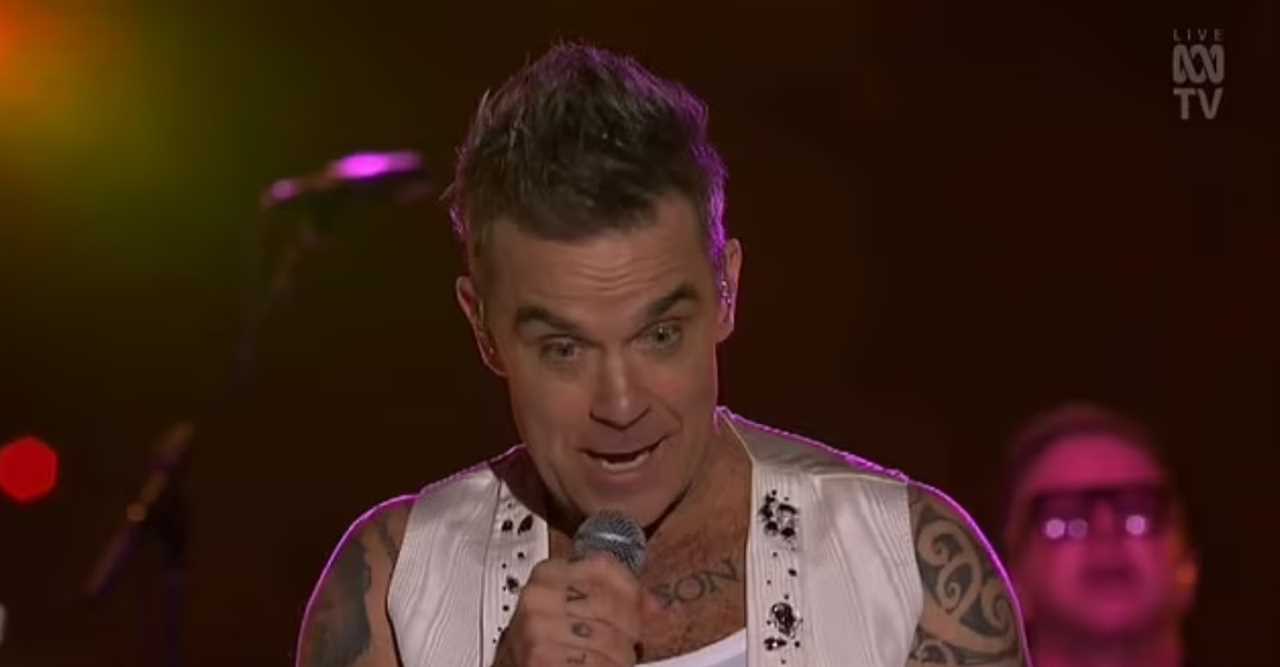 Robbie Williams Calls Out Audience Member During NYE Gig in Australia