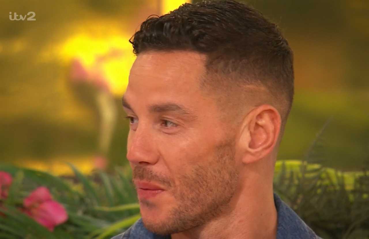 Love Island's Scott Thomas left disappointed as Ekin-Su picks Curtis Pritchard over him