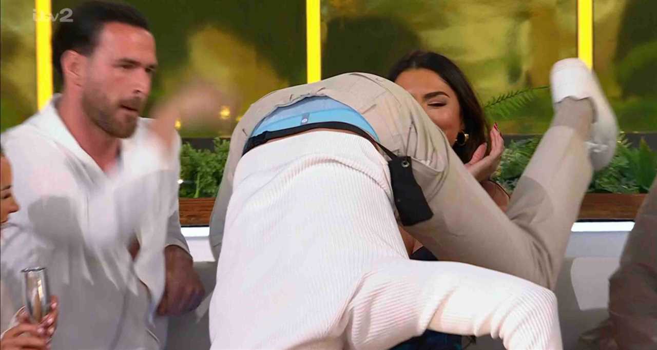 Love Island: Curtis Pritchard's Baffling Sex Position Revealed