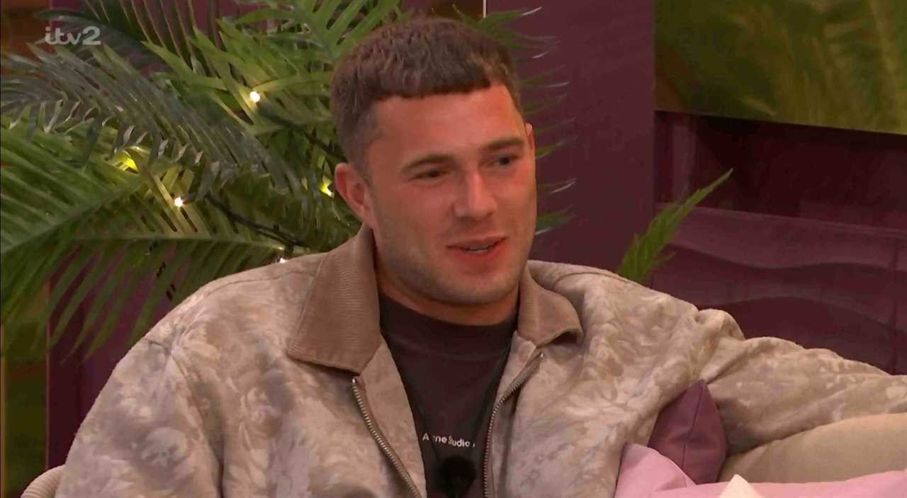 Love Island bombshell: Danielle steals Curtis, leaving Ekin-Su heartbroken