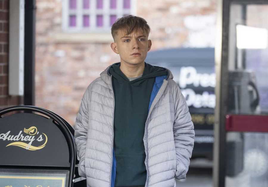 Coronation Street fans predict Max Turner's fiery exit as actor Paddy Bever quits soap