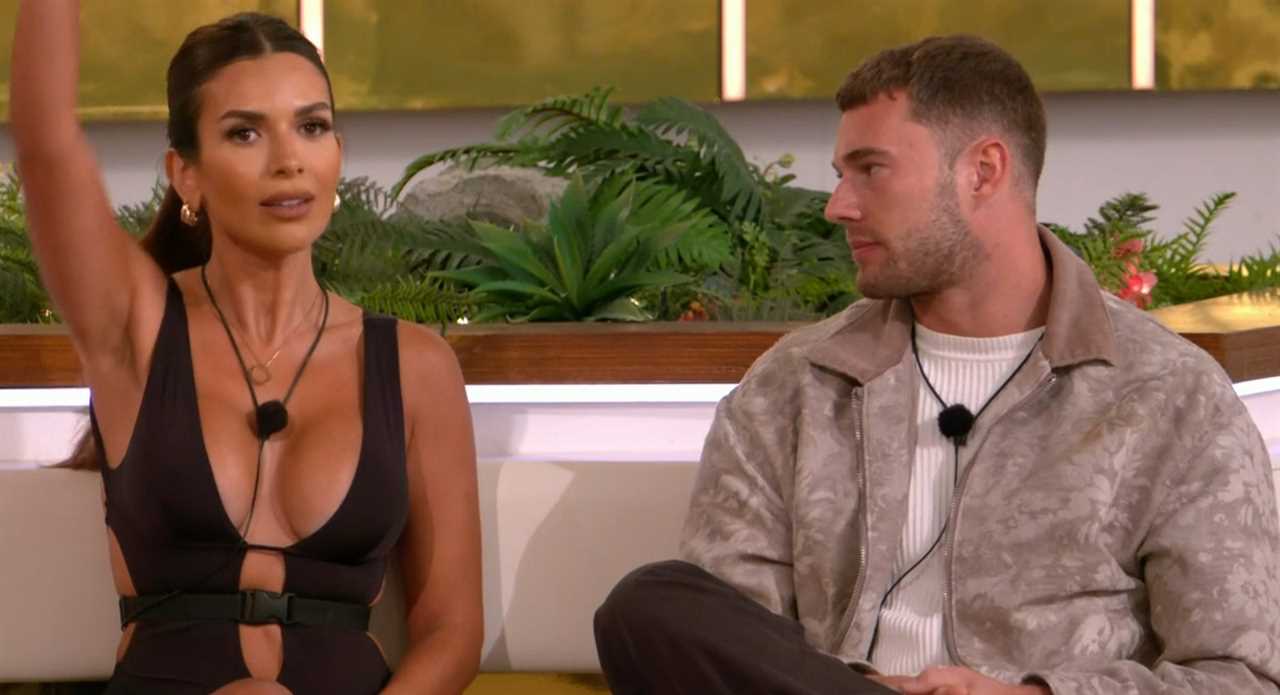 Love Island's Ekin-Su shocks with mile-high club confession