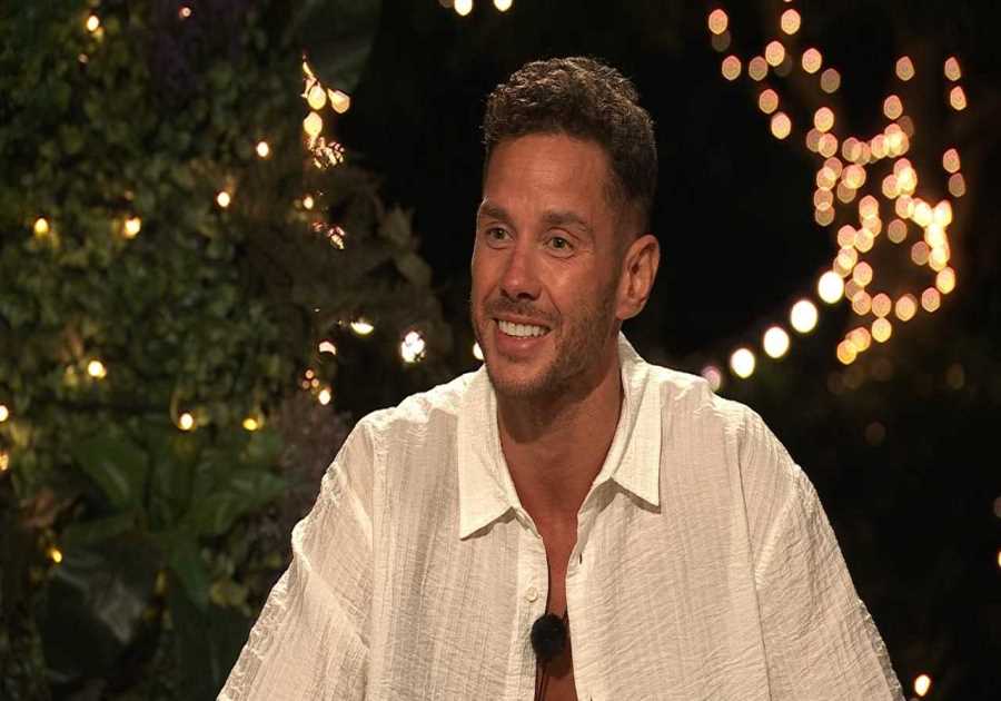 Love Island Fans Speculate Real Reason Scott Left All Stars