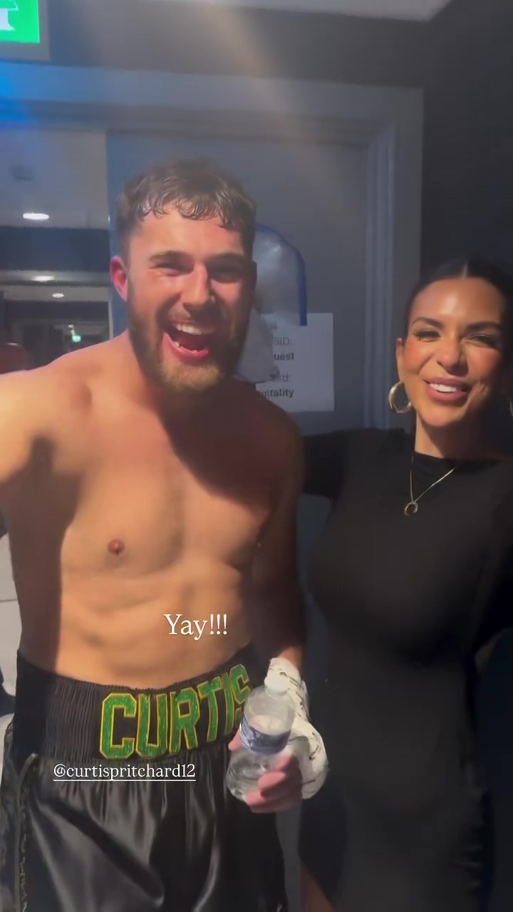 Ekin-Su's Public Affection at Boxing Match Silences Split Speculation