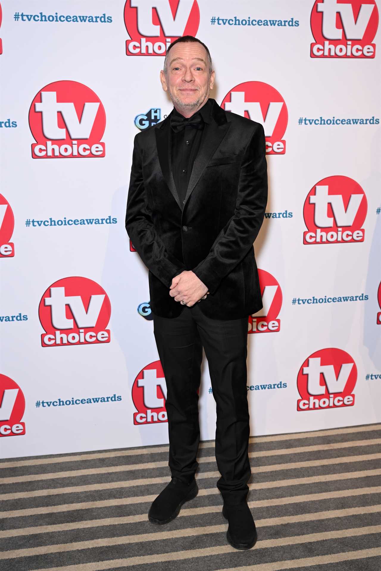 The Unassuming Grace of Adam Woodyatt: Navigating Fame with Humility on London's Public Transport