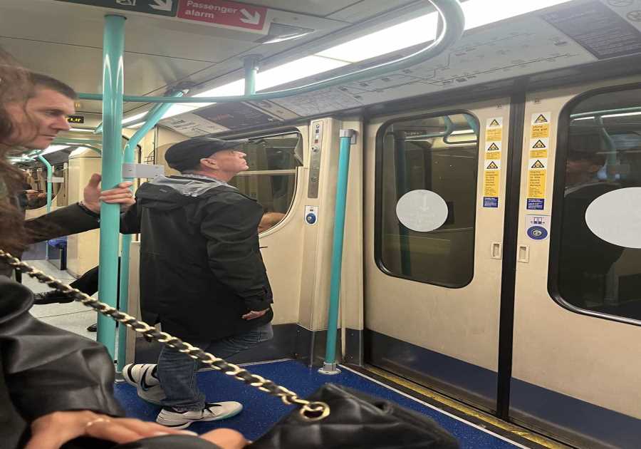 The Unassuming Grace of Adam Woodyatt: Navigating Fame with Humility on London's Public Transport